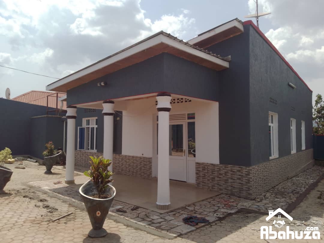 A FURNISHED 3 BEDROOM HOUSE FOR RENT IN KIGALI AT REBERO