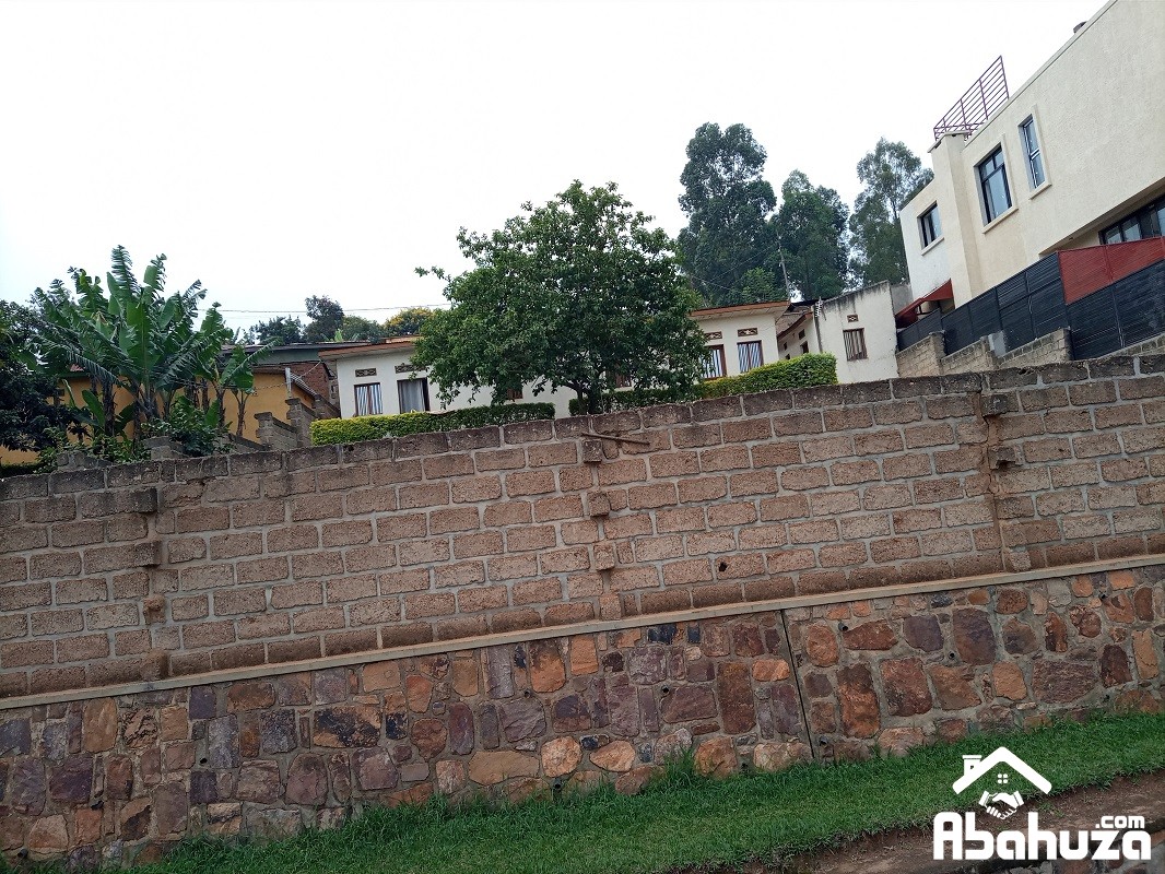 A DOUBLE PLOT FOR SALE ACCESSING 2 ROADS IN KIGALI AT GACURIRO