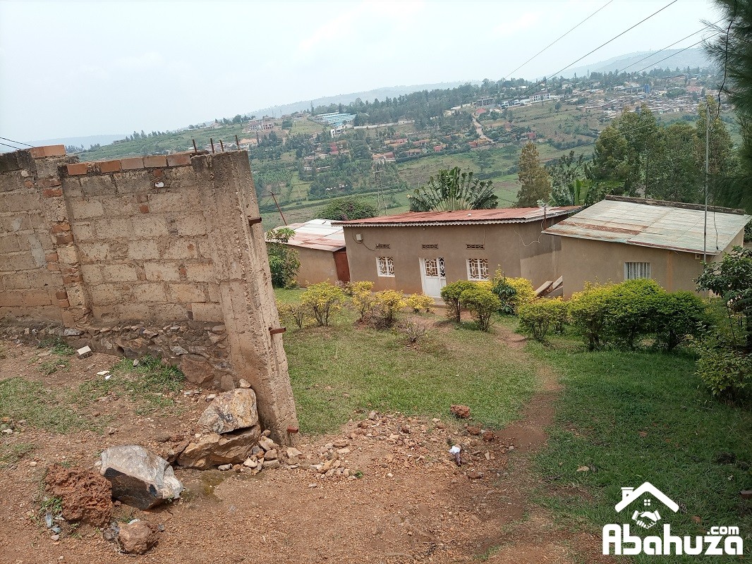 A  NICE FANCED PLOT FOR SALE WITH OLD HOUSES IN KIGALI AT GACURIRO