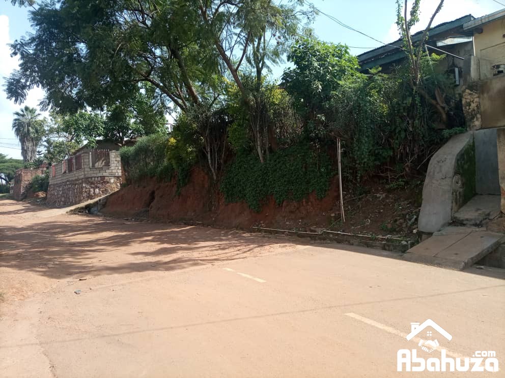 A PLOT FOR SALE WITH HOUSES INSIDE IN KIGALI AT MUHIMA
