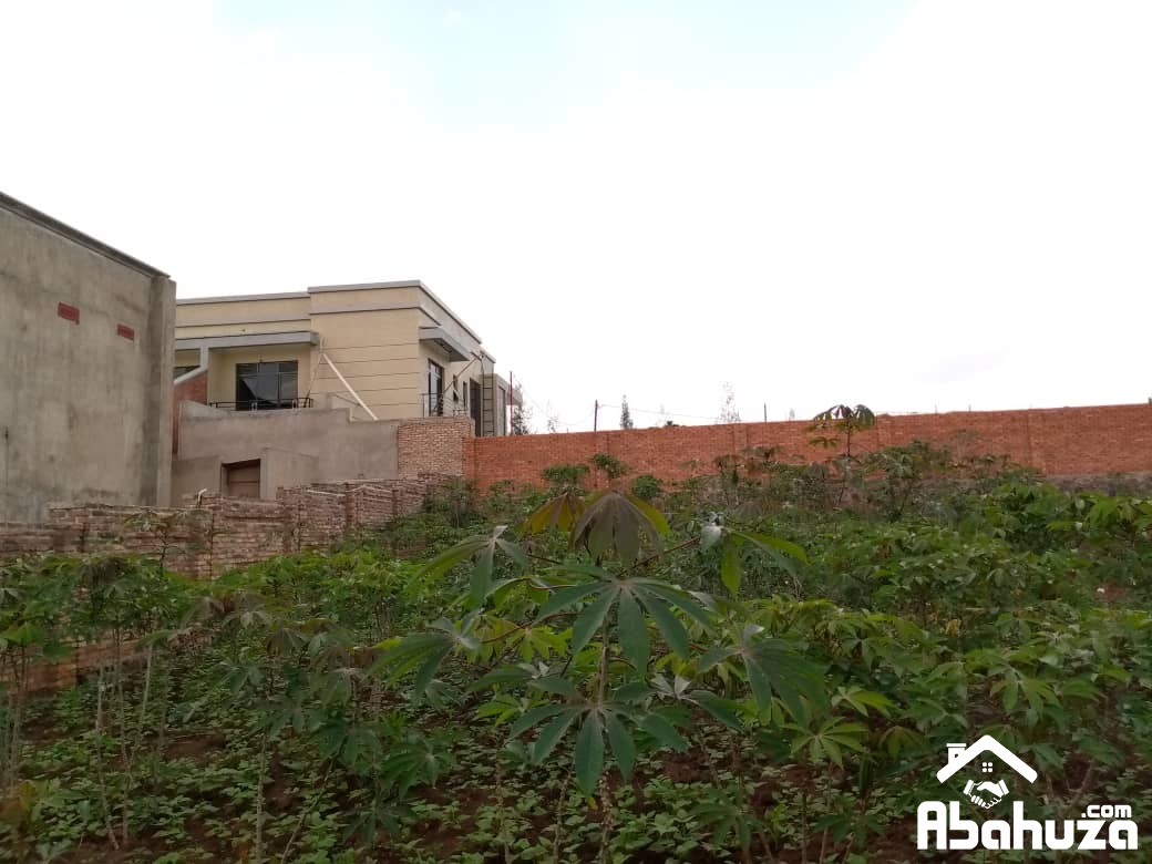 A DOUBLE PLOT FOR SALE IN KIGALI AT KINYINYA ON UPPER SIDE OF ROAD