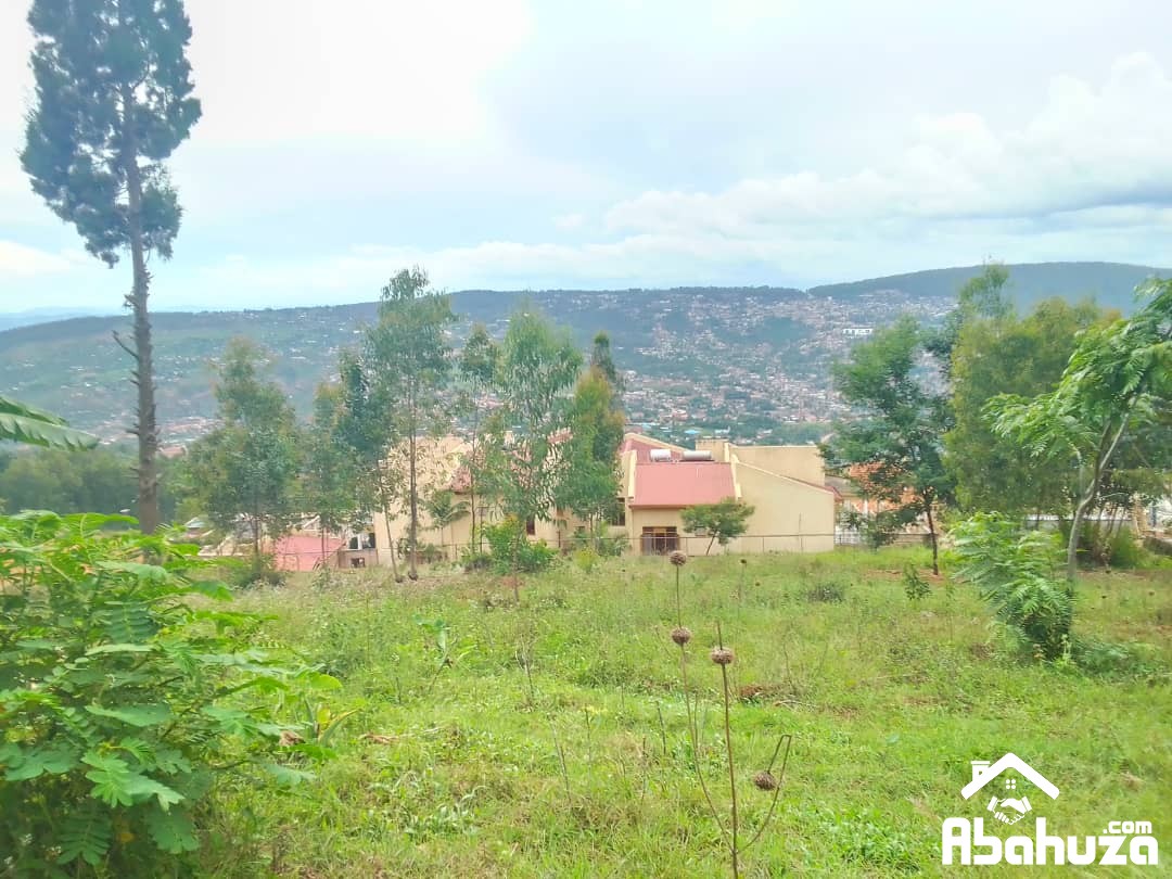 A BIG FANCED PLOT WITH NICE VIEW FOR SALE IN KIGALI AT REBERO