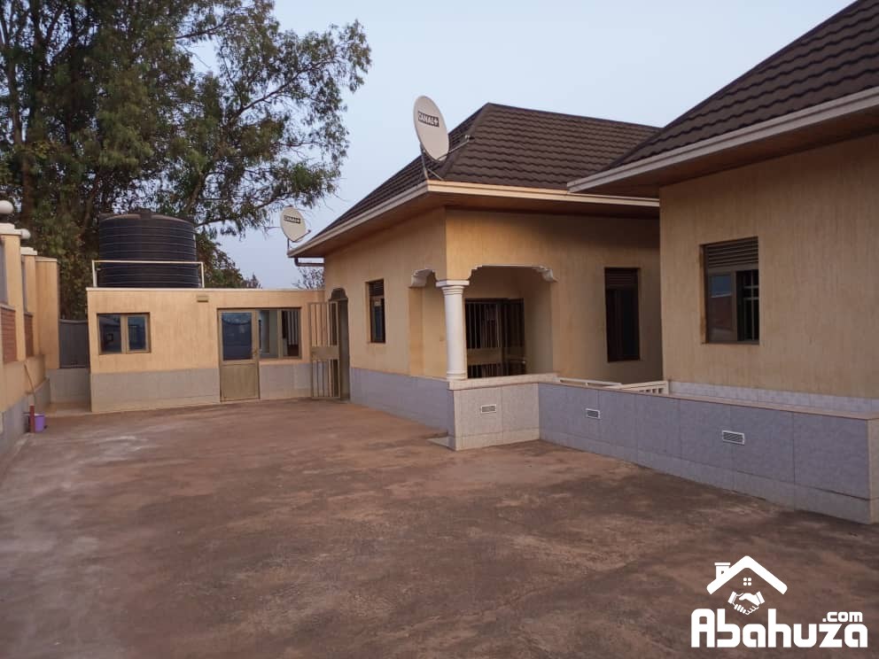 A NICE FURNISHED 3 BEDROOM HOUSE FOR RENT IN KIGALI  AT KACYIRU