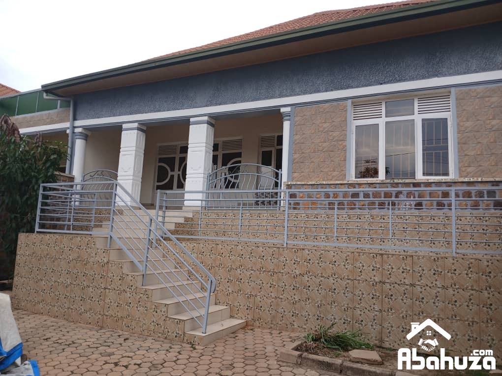 A SEMI-FURNISHED HOUSE OF 3 BEDROOMS FOR RENT IN KIGALI AT NYARUTARAMA