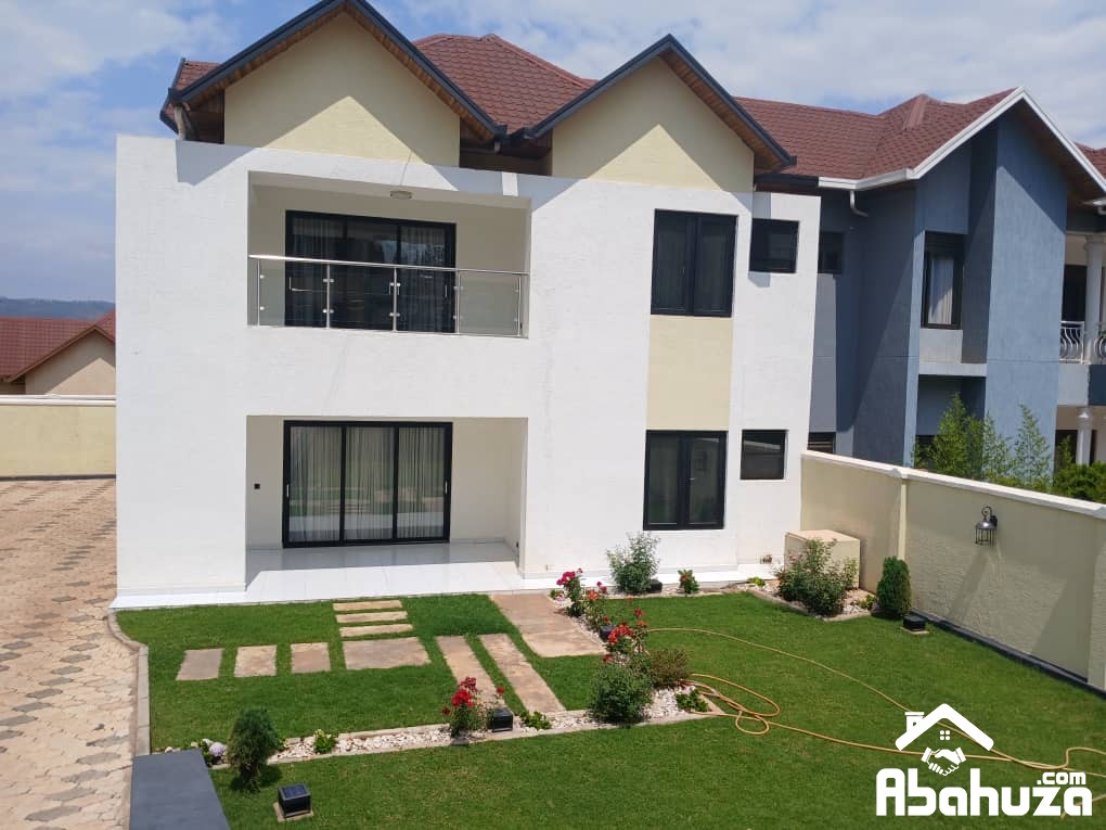 A MODERN 4 BEDROOM HOUSE FOR RENT IN KIGALI AT GACURIRO