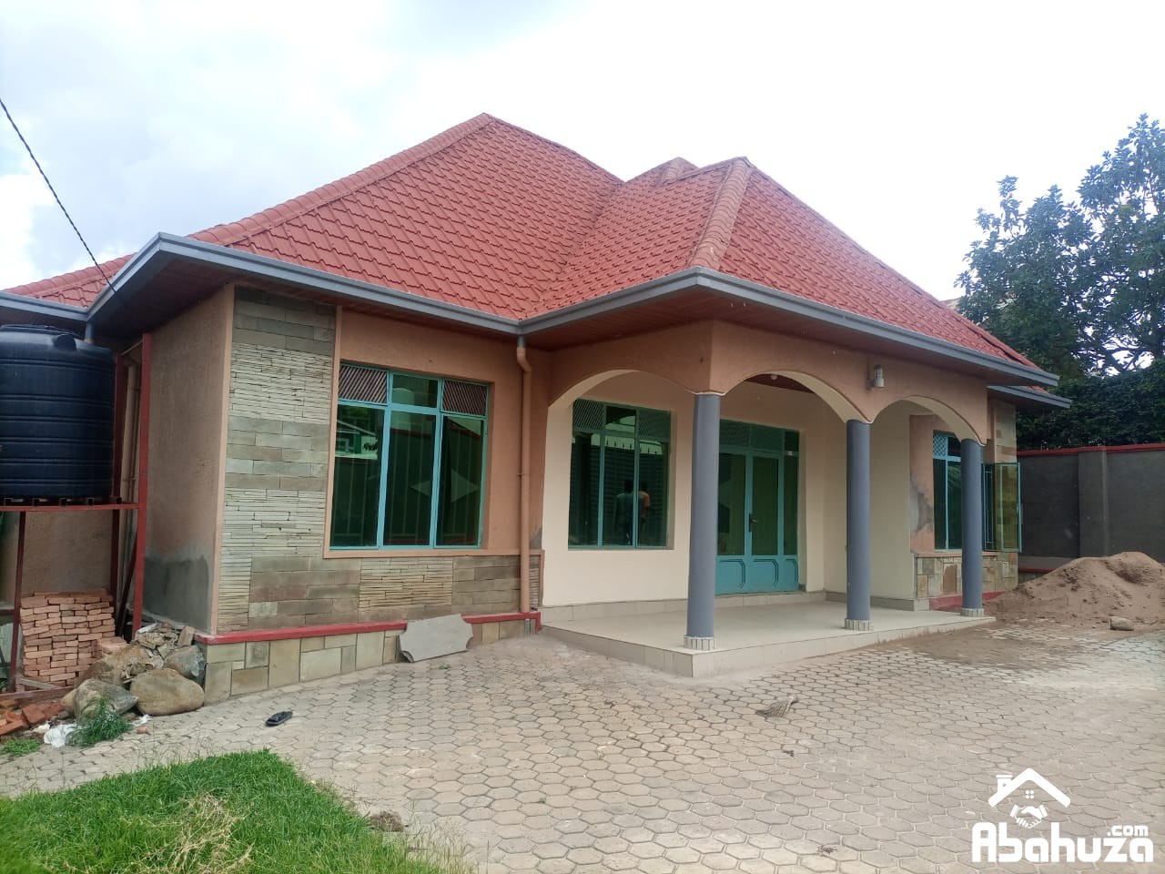 A 4 BEDROOM HOUSE FOR RENT IN KIGALI AT KACYIRU