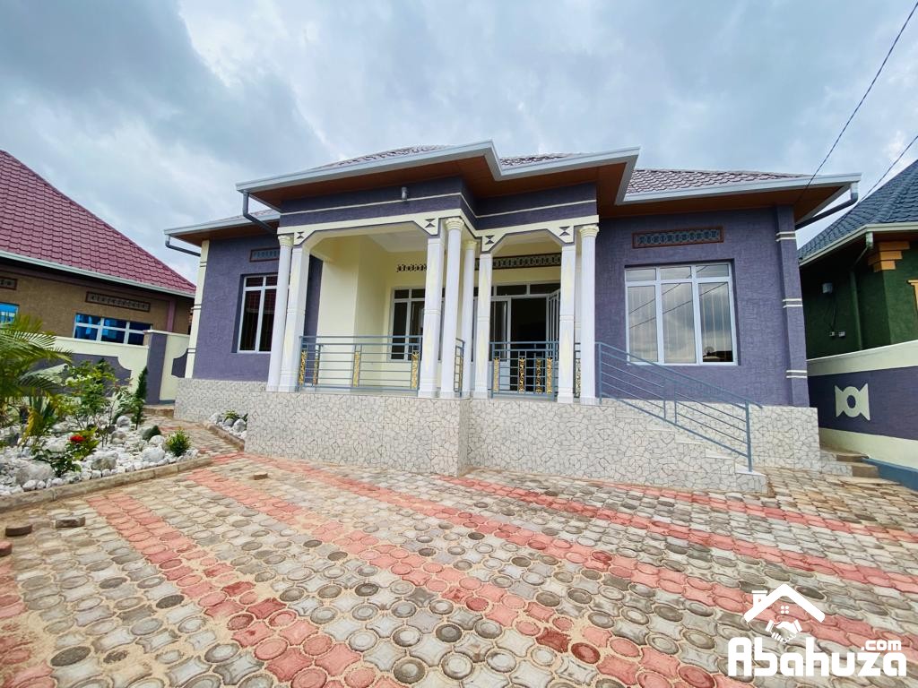 A SEMI-FURNISHED 4 BEDROOMS HOUSE FOR RENT IN KIGALI AT REMERA