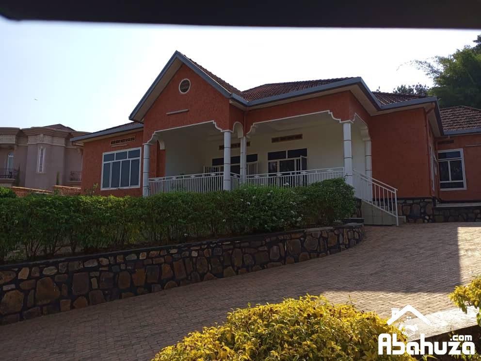 A 5 BEDROOM POOLHOUSE WITH GARDEN FOR RENT IN KIGALI AT KIYOVU