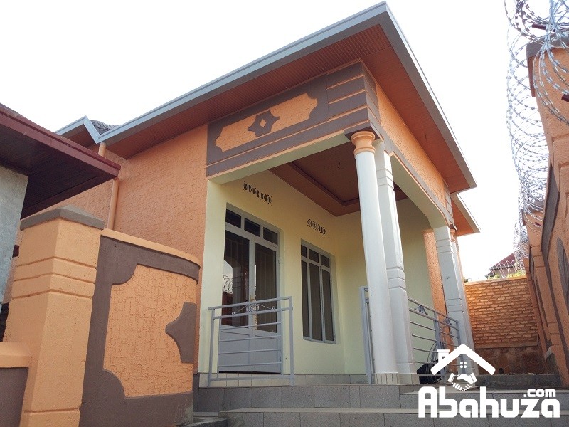 A GOOD PRICE HOUSE FOR SALE IN KIGALI AT KABEZA ON ASPHALT ROAD