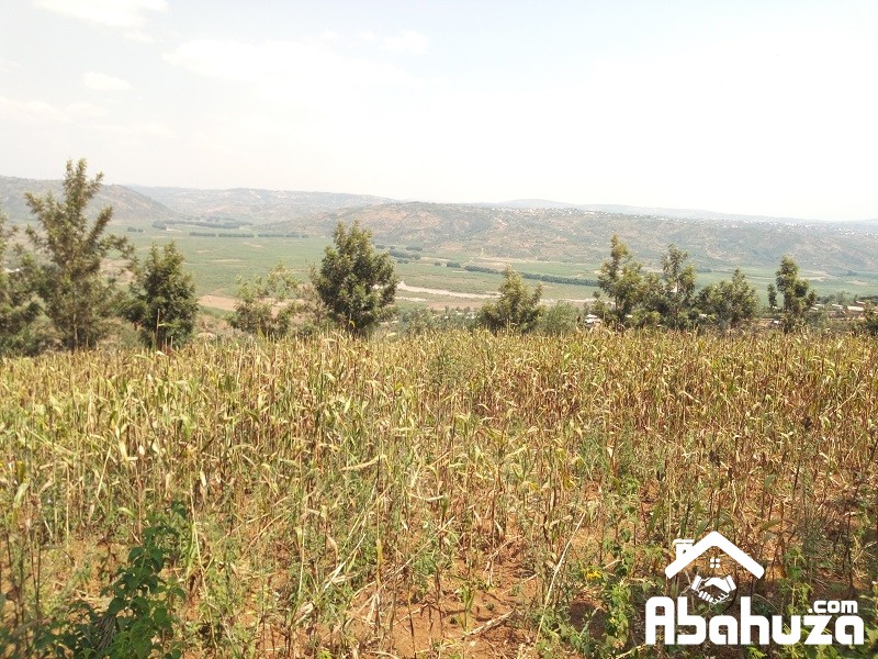 A BIG LATERITE LAND FOR SALE IN KIGALI CLOSER TO NYAMIRAMBO