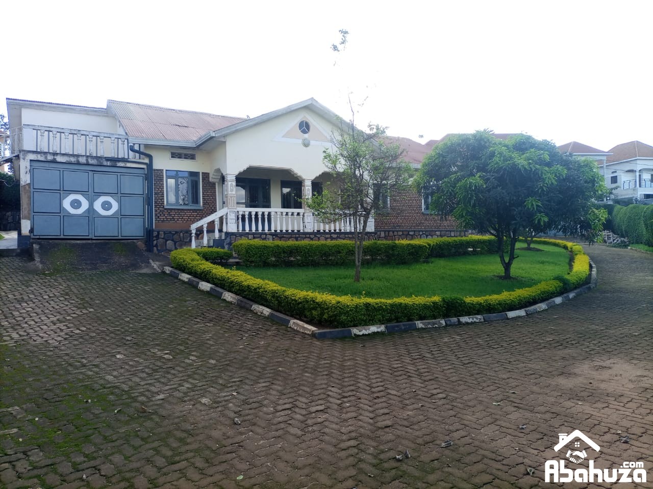 A 5 BEDROOM HOUSE FOR SALE IN KIGALI AT KICUKIRO