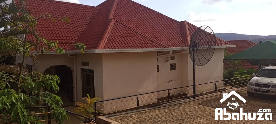 A FURNISHED 4 BEDROOM HOUSE FOR RENT IN KIGALI AT REMERA