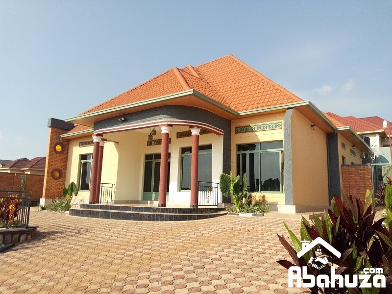 A WELL FINISHED HOUSE WITH NICE DESIGN IN PLOT OF 720SQM