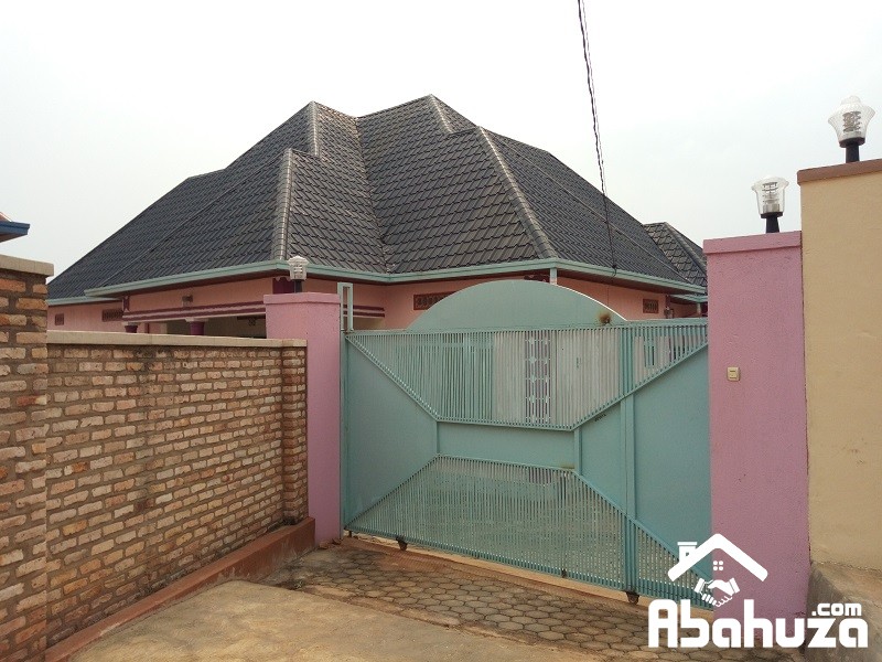 A NICE HOUSE FOR SALE IN ESTATE NEAR VICTORY CHURCH-KANOMBE