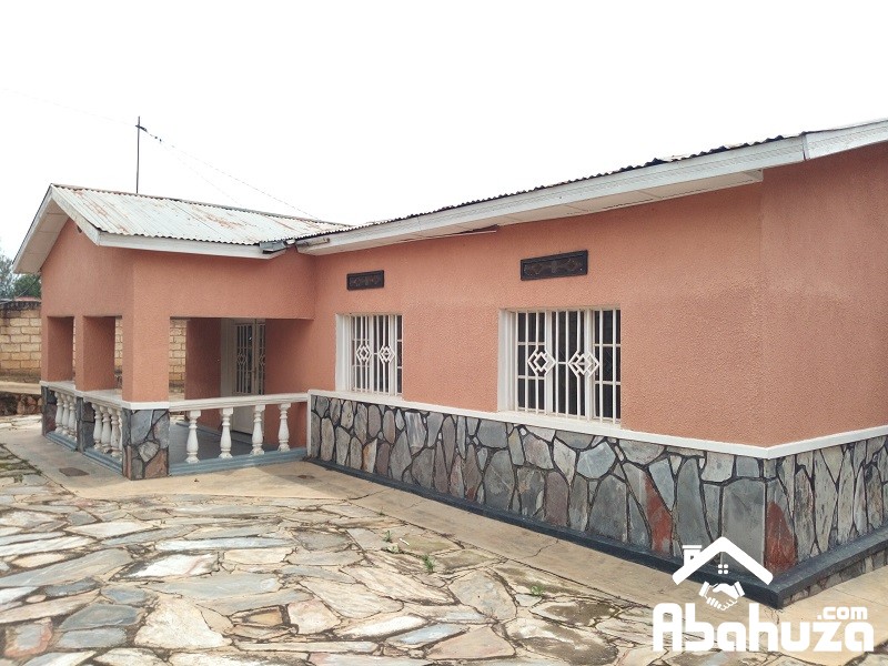 A HOUSE FOR SALE IN BIG PLOT ON TARMAC ROAD AT KABEZA, KIGALI