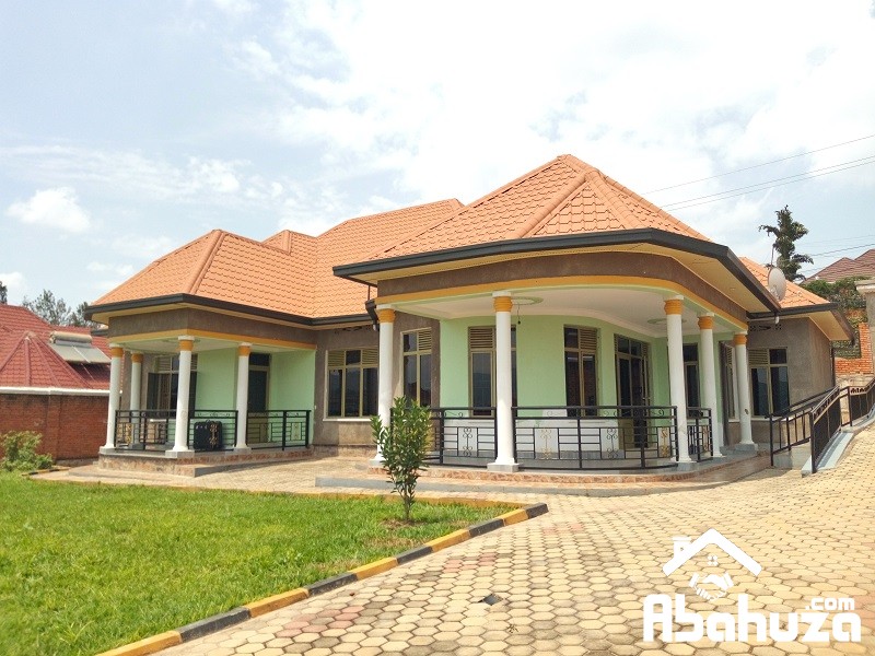 A NICE HOUSE FOR SALE IN GOOD SIZE PLOT IN KIGALI AT KIBAGABAGA