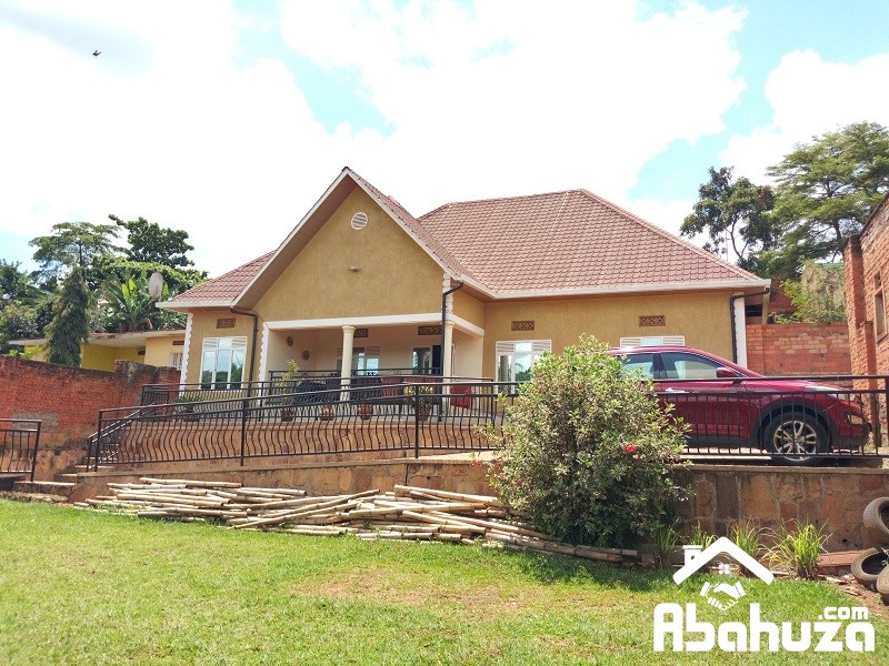 A NICE HOUSE FOR SALE AT KACYIRU WITH VIEW OF KIGALI CITY CENTER