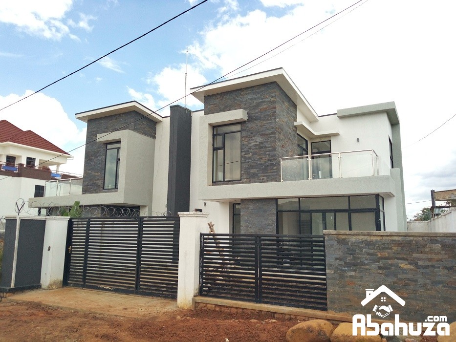 A 4 BEDROOM HOUSE FOR SALE IN KIGALI AT KINYINYA