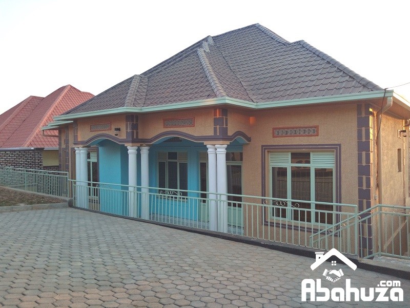A GOOD PRICE HOUSE FOR SALE IN KIGALI AT KABEZA ON TARMAC ROAD