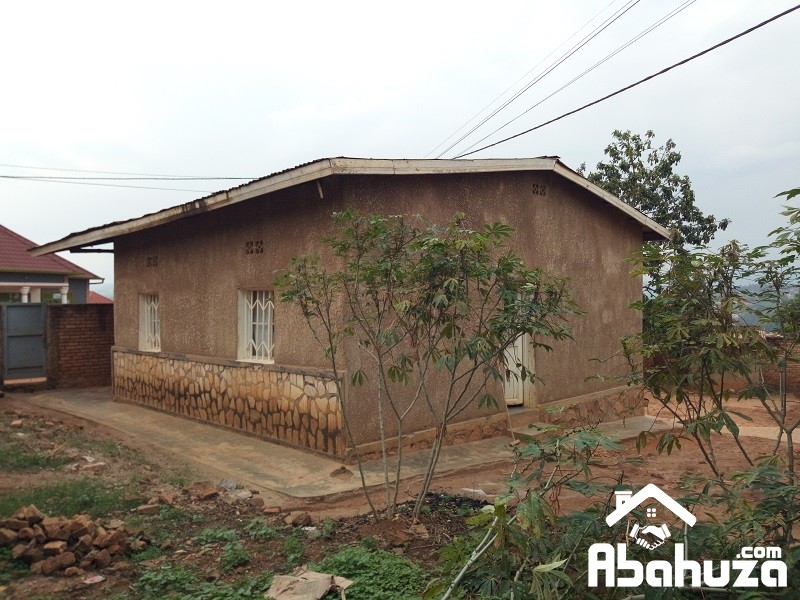 A WELL LOCATED HOUSE TO RENOVATE FOR SALE IN KIGALI-KANOMBE
