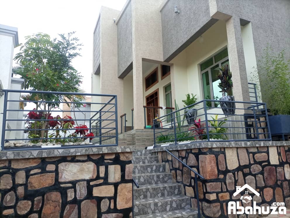 A FANCY FURNISHED 3 BEDROOM HOUSE IN KIGALI AT GACURIRO