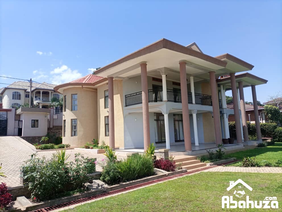 A 5 BEDROOM HOUSE WITH BIG GARDEN FOR RENT IN KIGALI AT KACYIRU