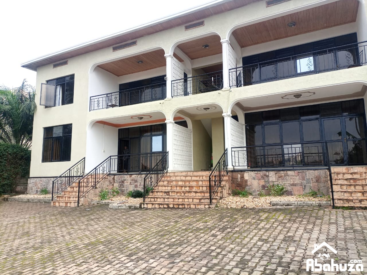 A FURNISHED 3 BEDROOM APARTMENT FOR RENT IN KIGALI AT KACYIRU