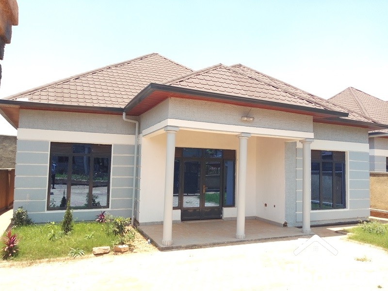 A 4BEDROOM HOUSE FOR SALE IN KIGALI AT ZINDIRO