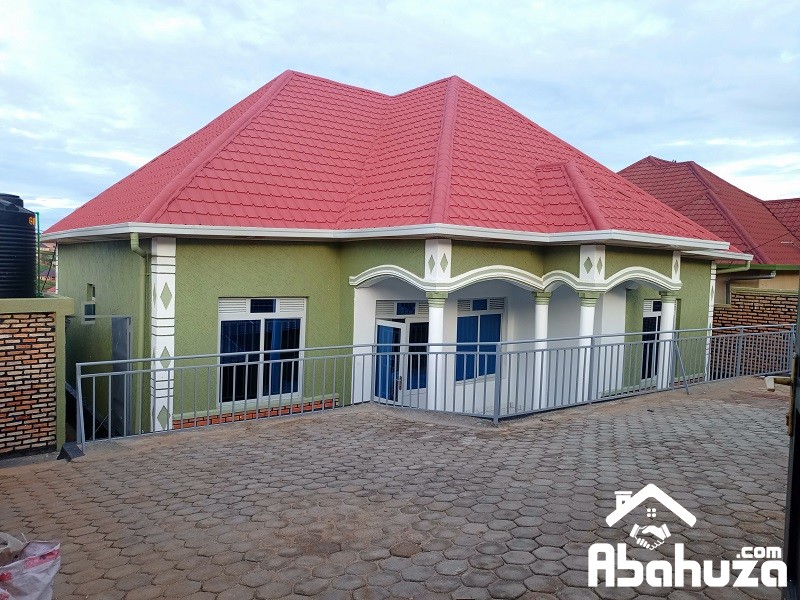 A NICE HOUSE FOR SALE IN KIGALI AT KANOMBE-BUSANZA