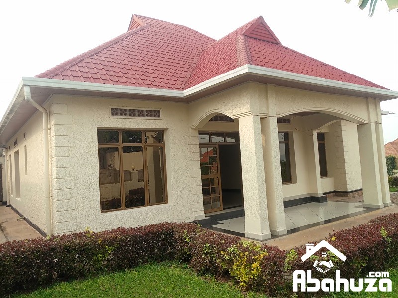 A BEATIFUL 4 BEDROOM HOUSE FOR RENT IN KIGALI AT KAGARAMA