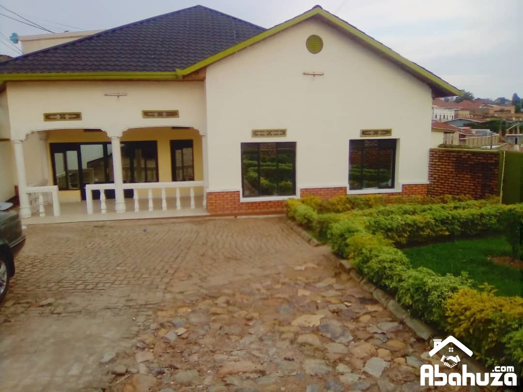 A 3 BEDROOMS HOUSE FOR RENT IN KIGALI AT REMERA