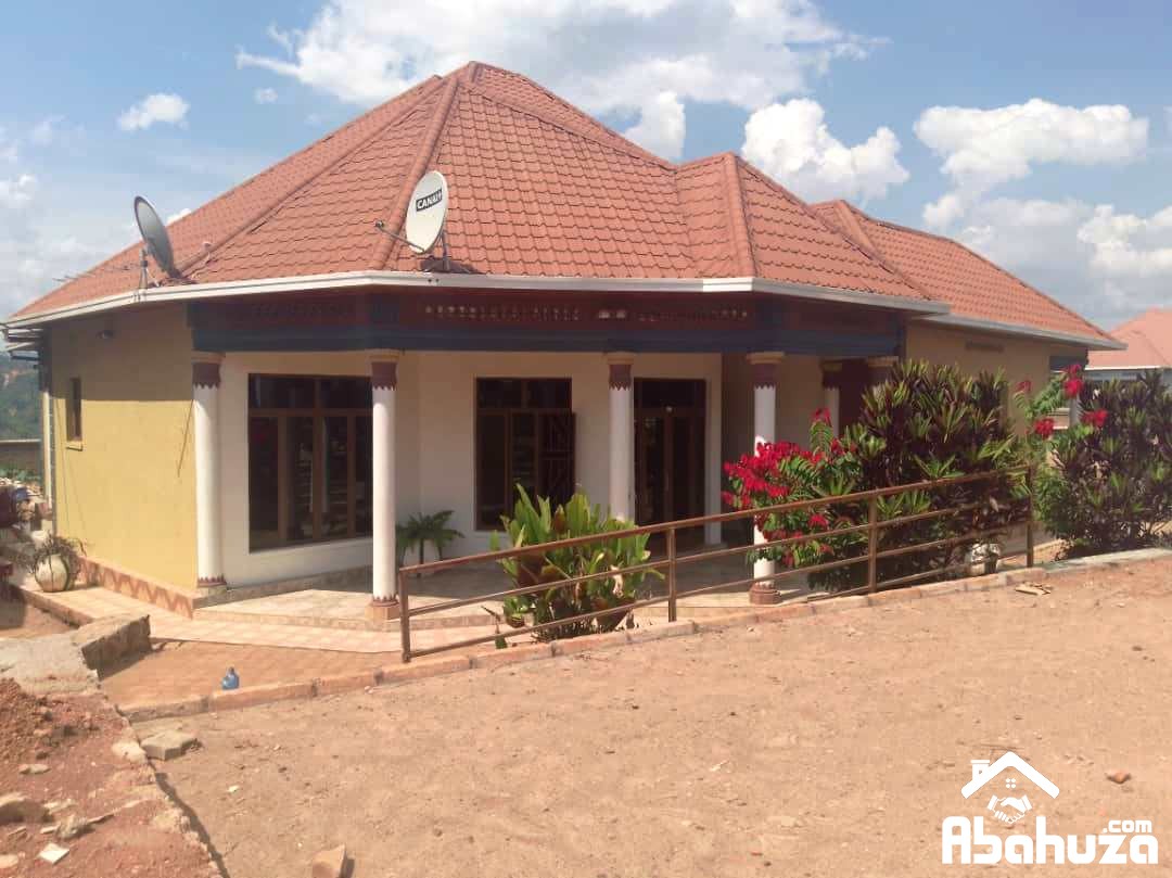 A FURNISHED 4 BEDROOM HOUSE FOR RENT IN RUYENZI