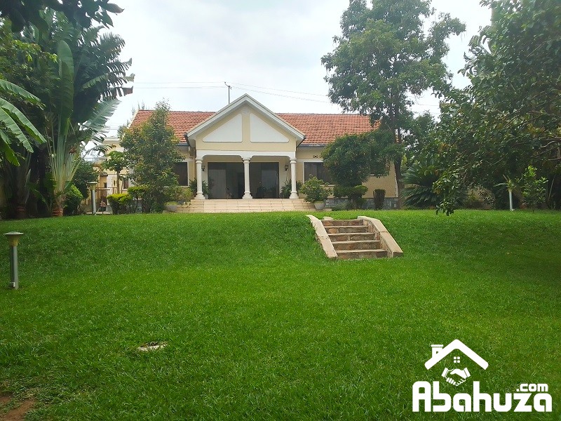 A FURNISHED HOUSE FOR RENT AT NYARUTARAMA WITH BIG GARDEN