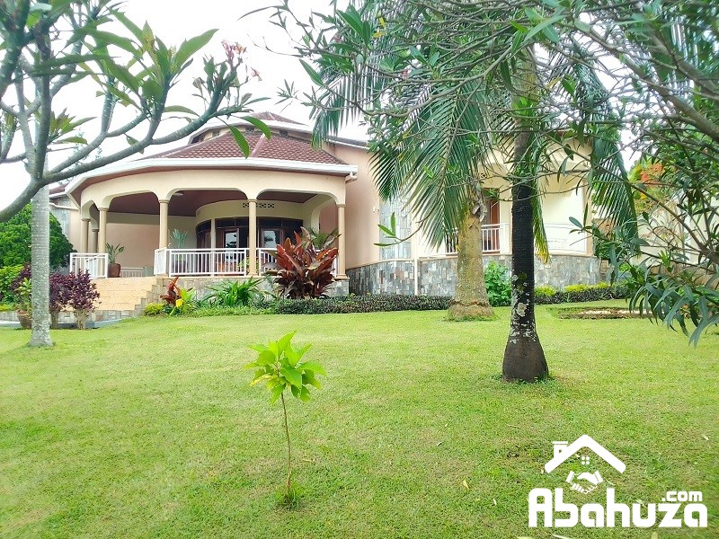 A LUXURIOUS FURNISHED 4 BEDROOM HOUSE   FOR RENT AT GACURIRO
