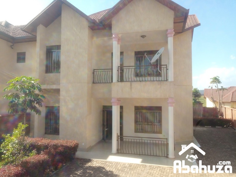 A 4 BEDROOM HOUSE FOR SALE IN KIGALI AT GACURIRO