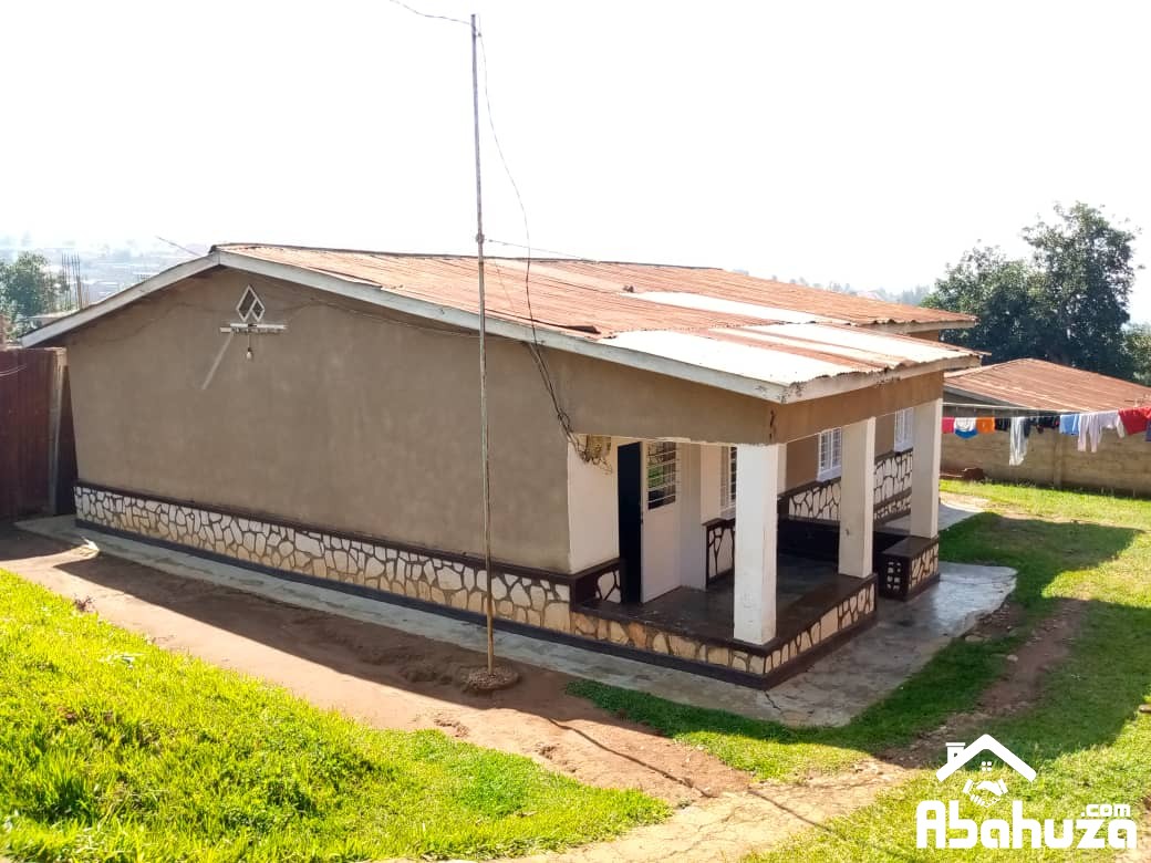 A HOUSE WITH GOOD SIZE PLOT FOR SALE IN KIGALI AT REMERA