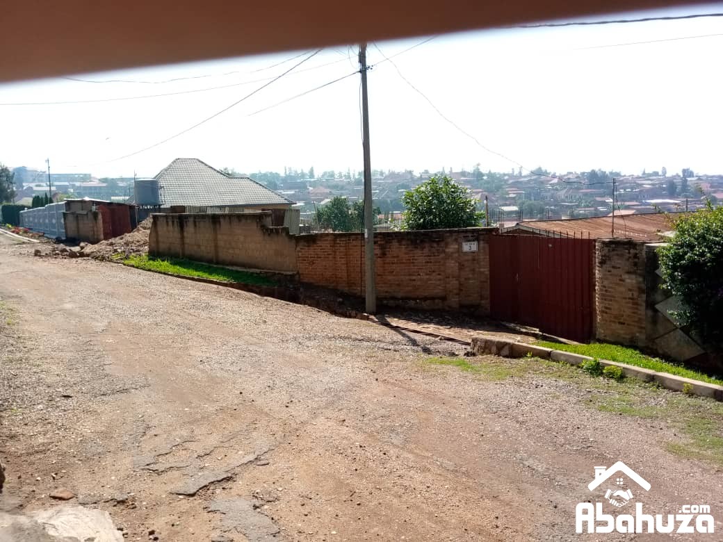 A PLOT WITH HOUSE TO RENOVATE FOR SALE IN KIGALI AT REMERA