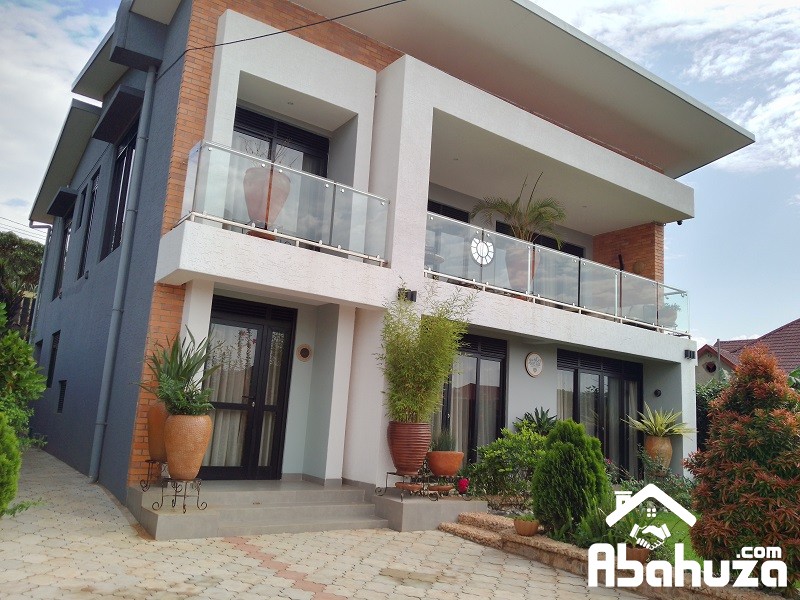 A FULLY FURNISHED 4 BEDROOM HOUSE FOR RENT IN KIGALI AT REBERO