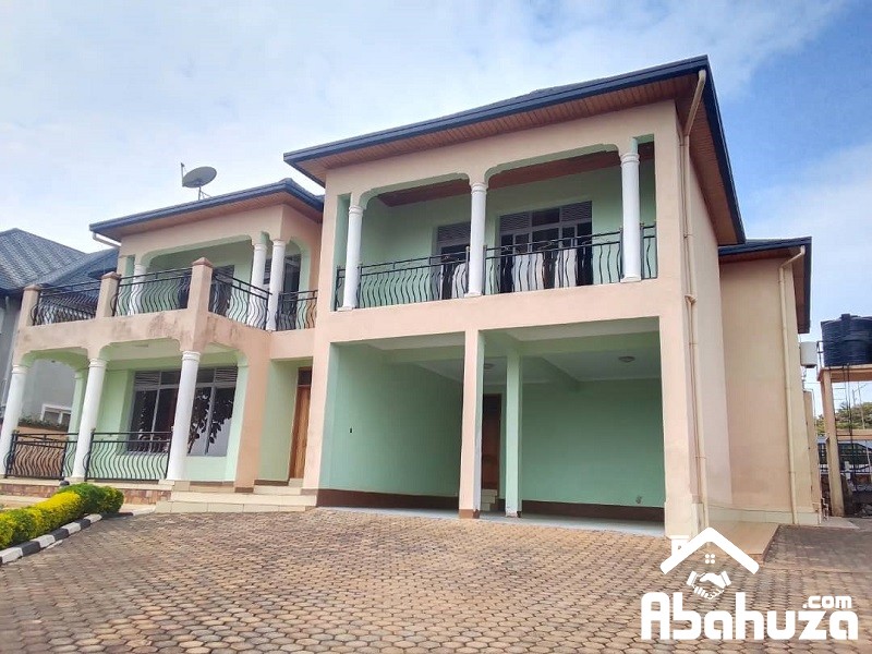 A FURNISHED 5 BEDROOM HOUSE WITH POOL FOR RENT IN KIGALI AT GACURIRO