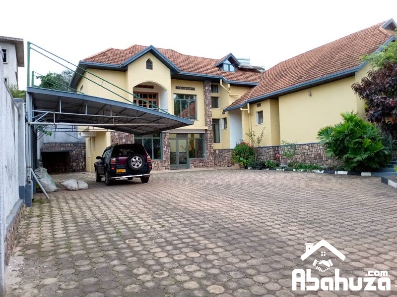 A FURNISHED 5 BEDROOM HOUSE WITH BIG GARDEN FOR RENT IN KIGALI AT GACURIRO