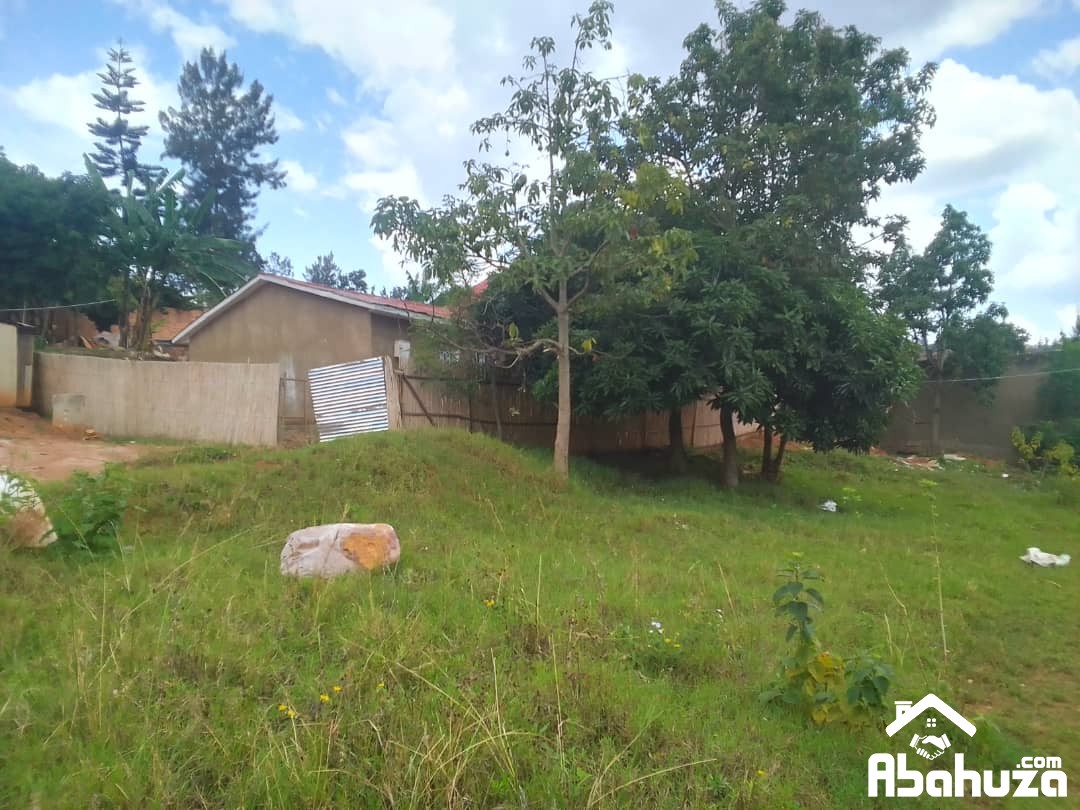 A HOUSE IN GOOD SIZE OF PLOT FOR SALE IN KIGALI AT KICUKIRO
