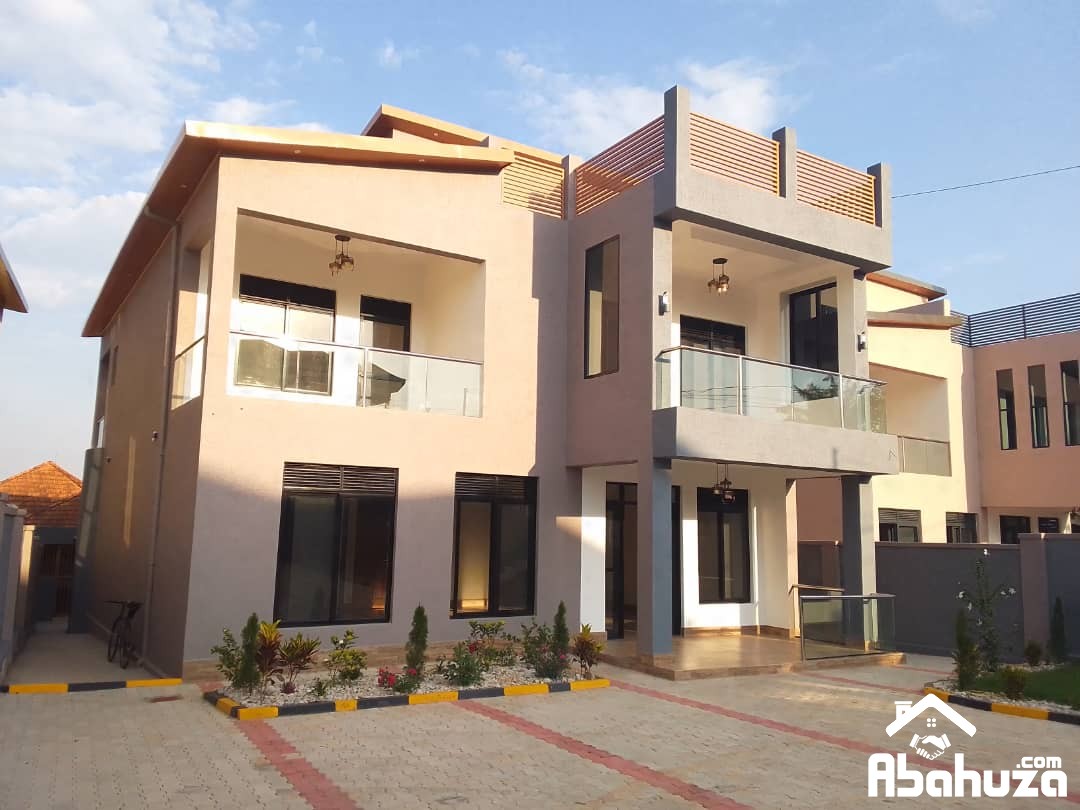A NEW MODERN 6 BEDROOM HOUSE FOR SALE IN KIGALI AT NYARUTARAMA