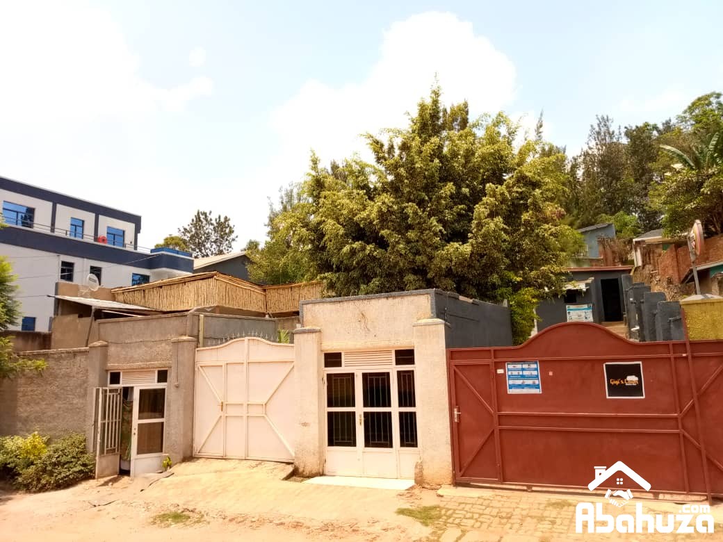 A PLOT WITH A BAR HOUSE FOR SALE IN KIGALI AT KACYIRU