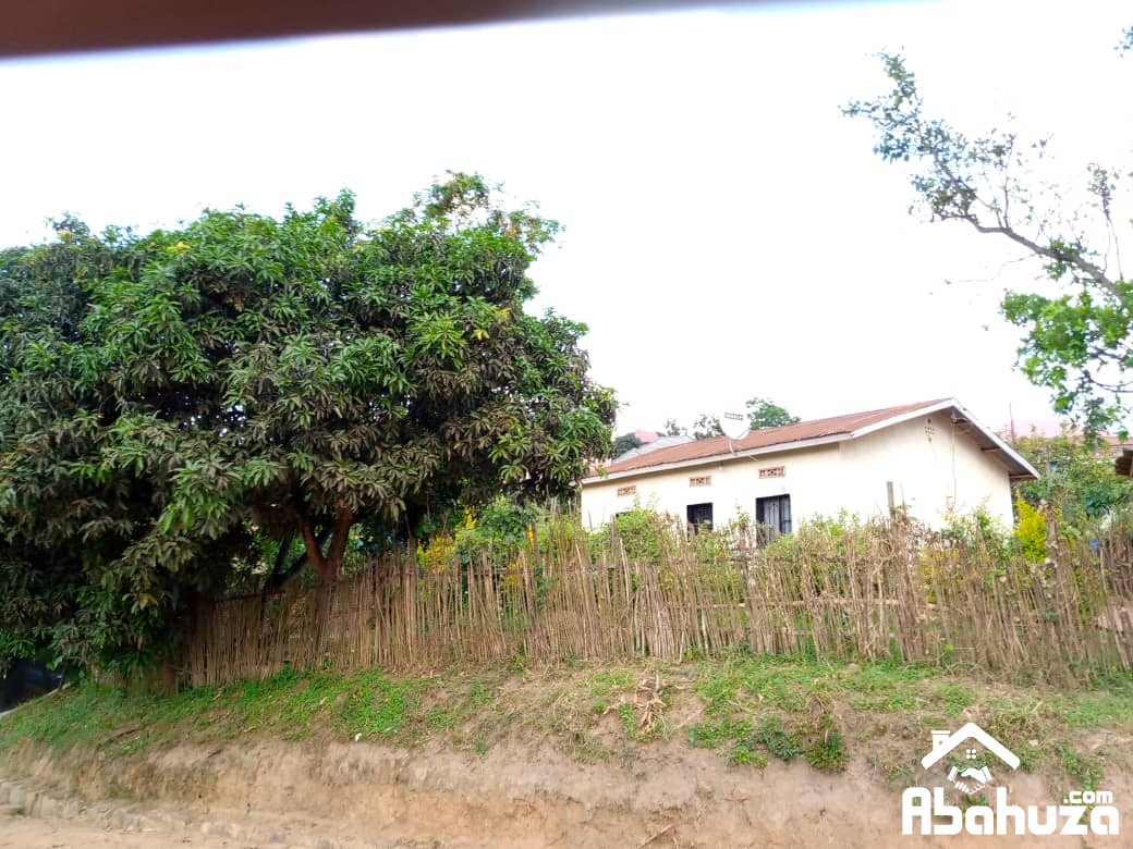 A PLOT WITH OLD HOUSE FOR SALE IN KIGALI AT KIBAGABAGA