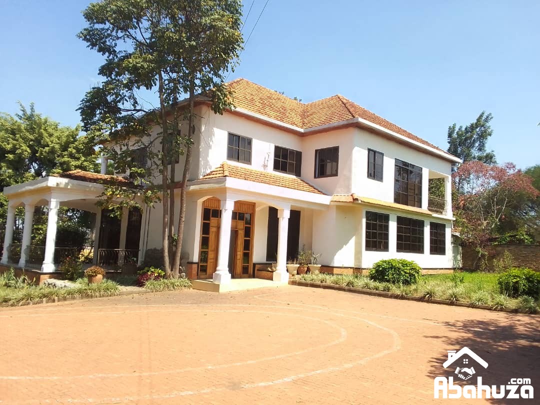 A 6 BEDROOM HOUSE FOR RENT IN KIGALI AT NYARUTARAMA