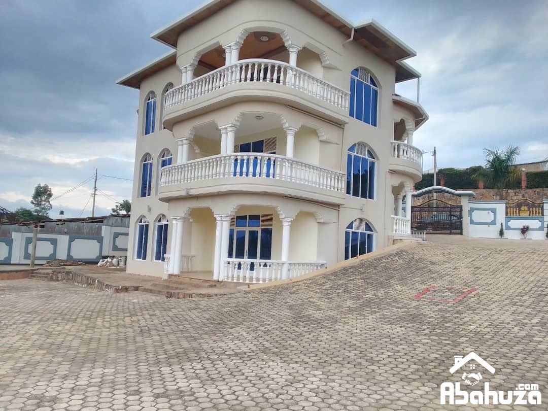AN OFFICE HOUSE OF 8 BEDROOMS FOR RENT IN KIGALI AT NYARUTARAMA