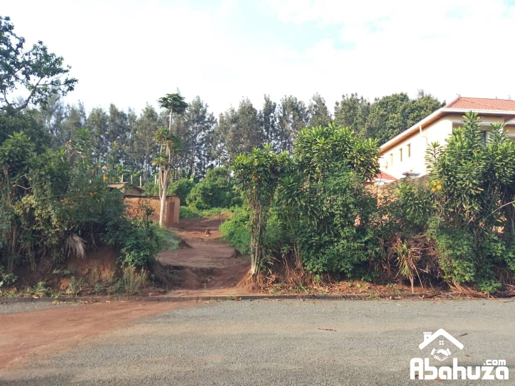 A   BIG PLOT FOR SALE IN KIGALI AT GACURIRO ON UPPER SIDE ROAD