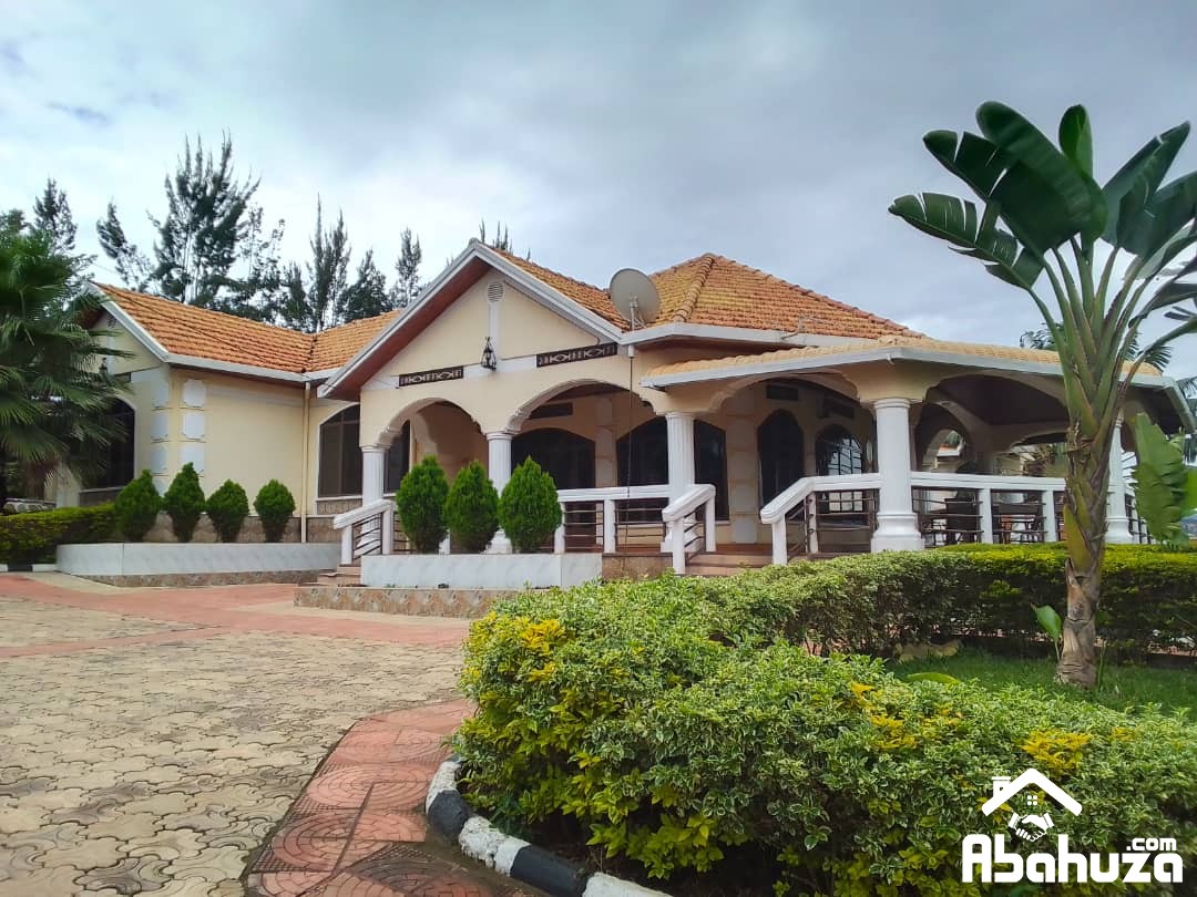 A  FURNISHED 6 BEDROOM HOUSE FOR RENT IN KIGALI AT KICUKIRO