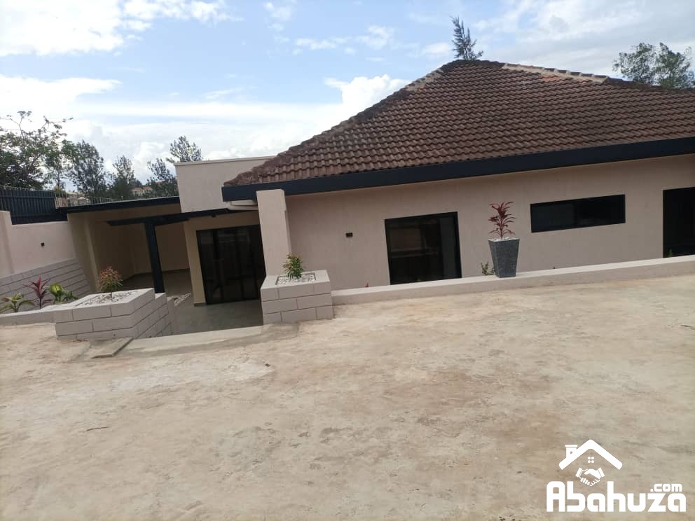 A RENOVATED 3 BEDROOM HOUSE FOR RENT IN KIGALI AT NYARUTARAMA