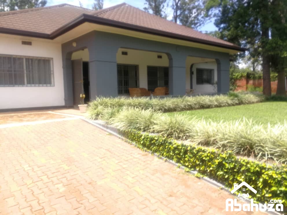 A FURNISHED 5 BEDROOMS HOUSE FOR RENT IN KIGALI AT NYARUTARAMA
